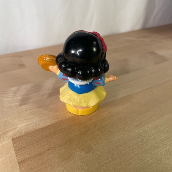 Little People Disney Princess Snow White with pie - Picture 3 of 4